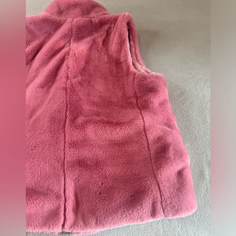 J Crew Women’s faux fur vest from J Crew size M - Picture 13 of 16